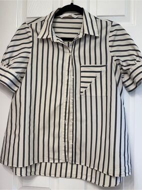 Zara- Women’s Striped Short Sleeve Button-Up Shirt in Black & White